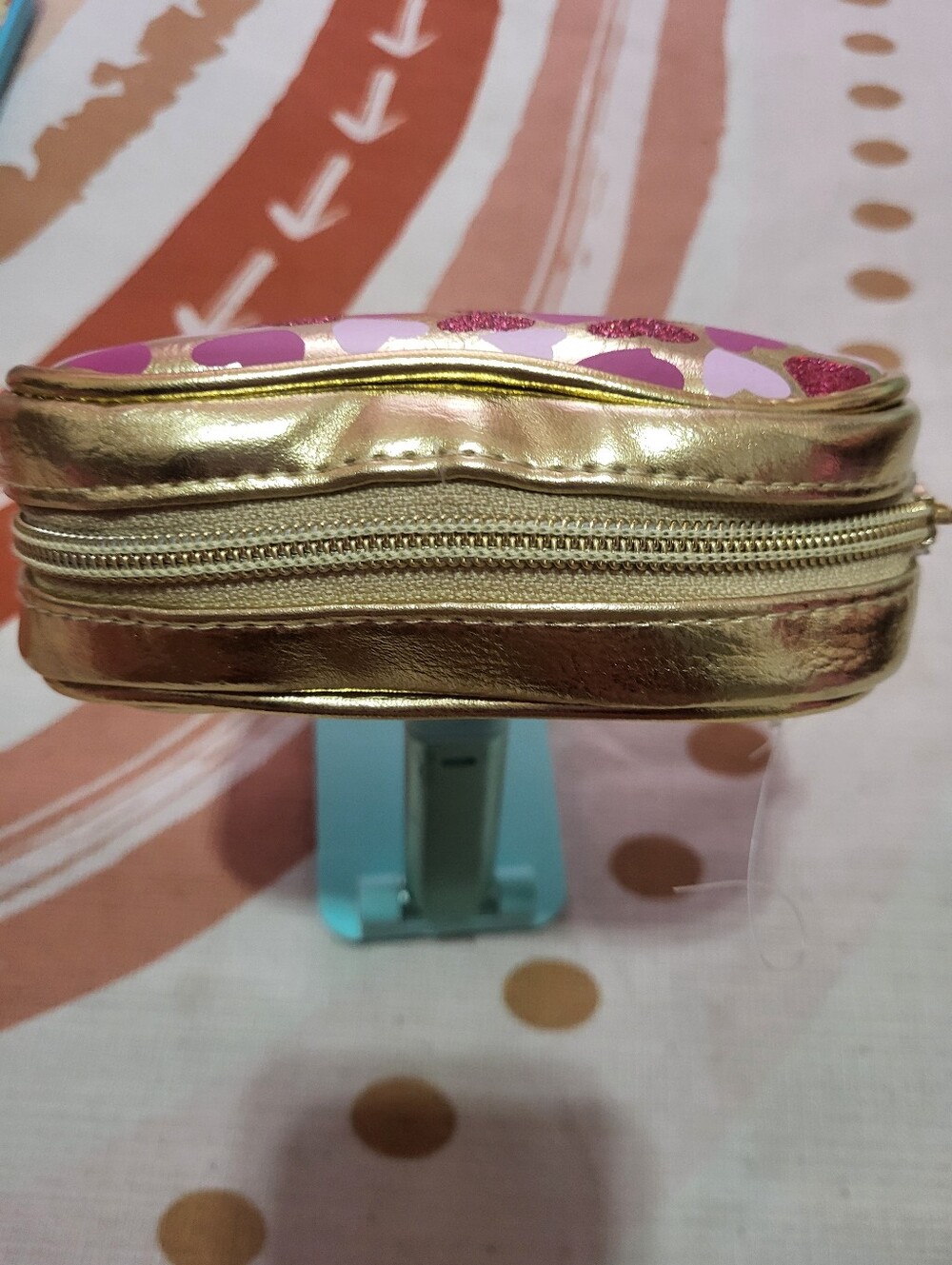 Juicy Couture Gold Heart Cosmetic Pouch with Pink & Fuchsia Hearts - Picture 4 of 5